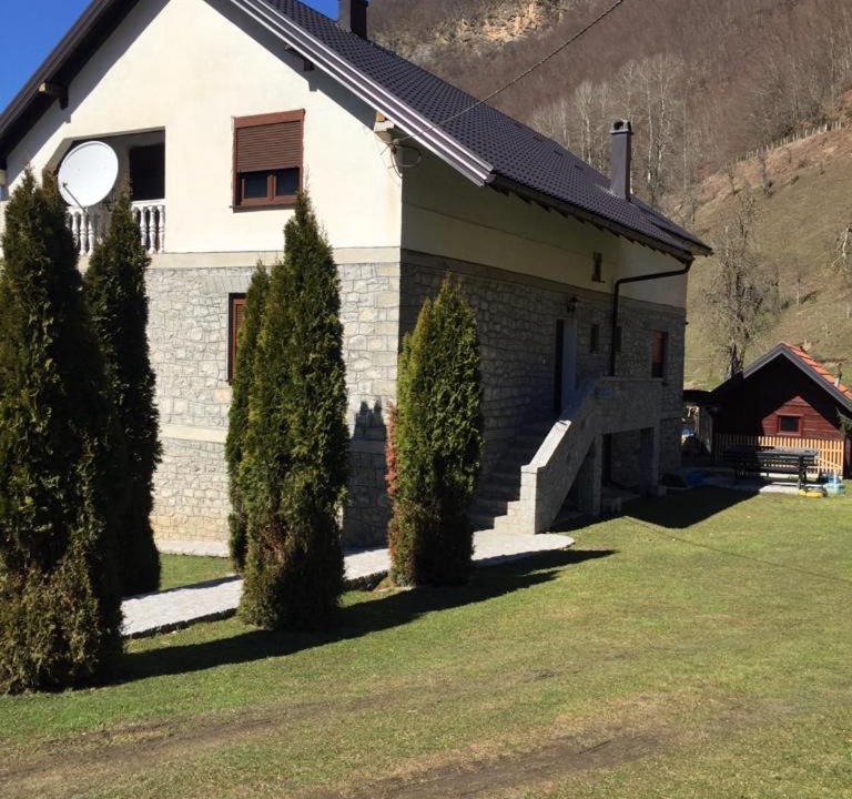 Photo of Buildings in Vusanje