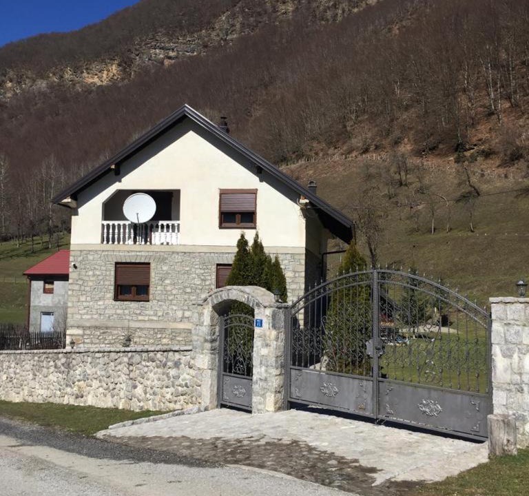 Photo of Buildings in Vusanje
