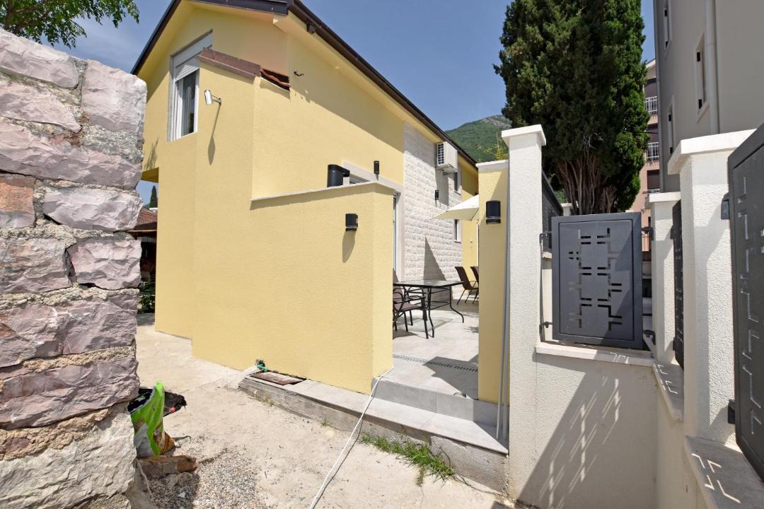 Photo of Buildings in Denovici