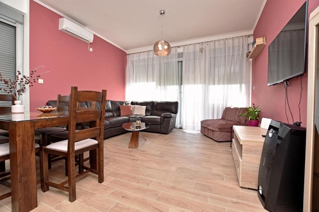 Photo of Livingroom in Downtown