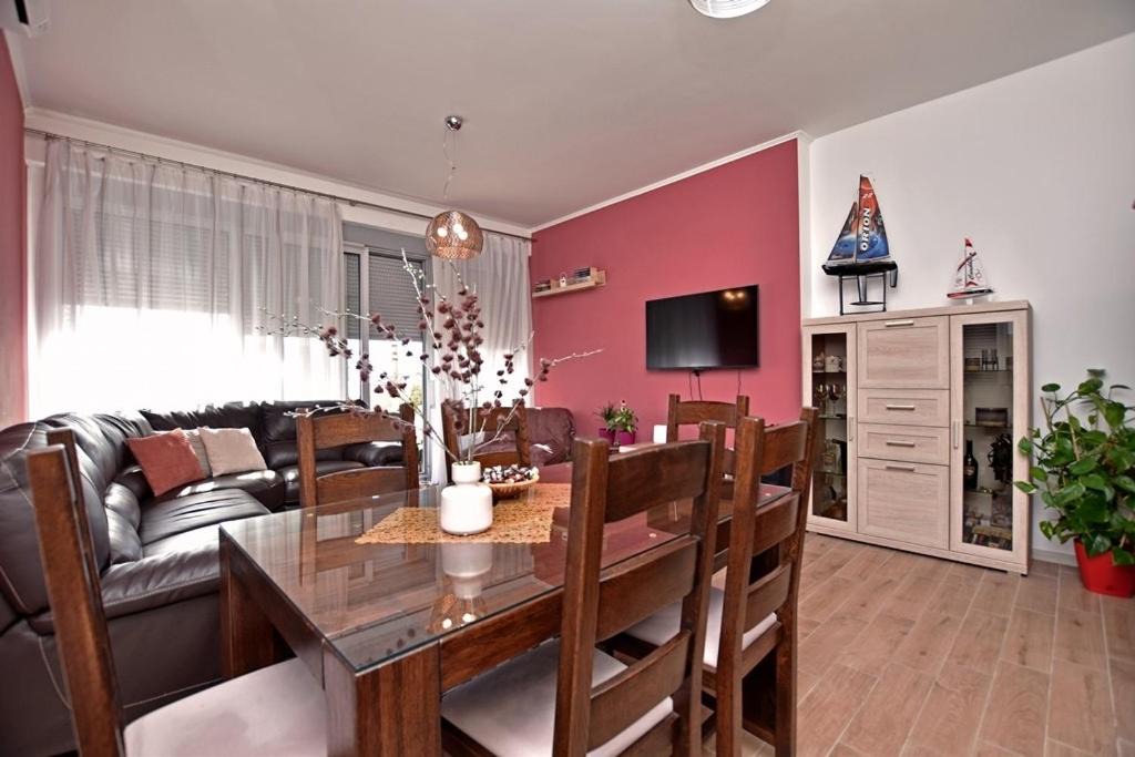Photo of Livingroom in Downtown