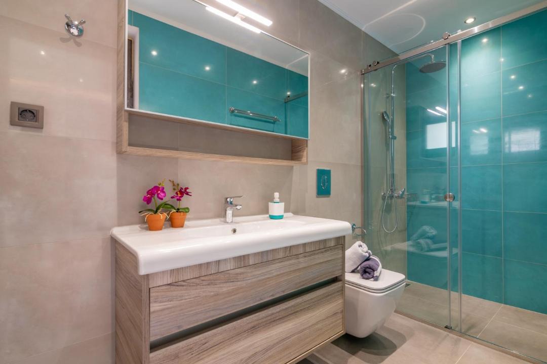 Photo of Bathroom in Neromilos
