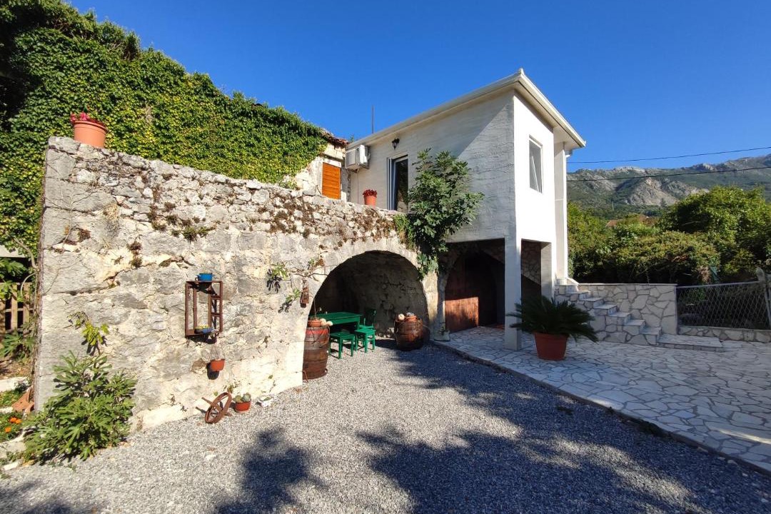 Photo of Buildings in Limljani