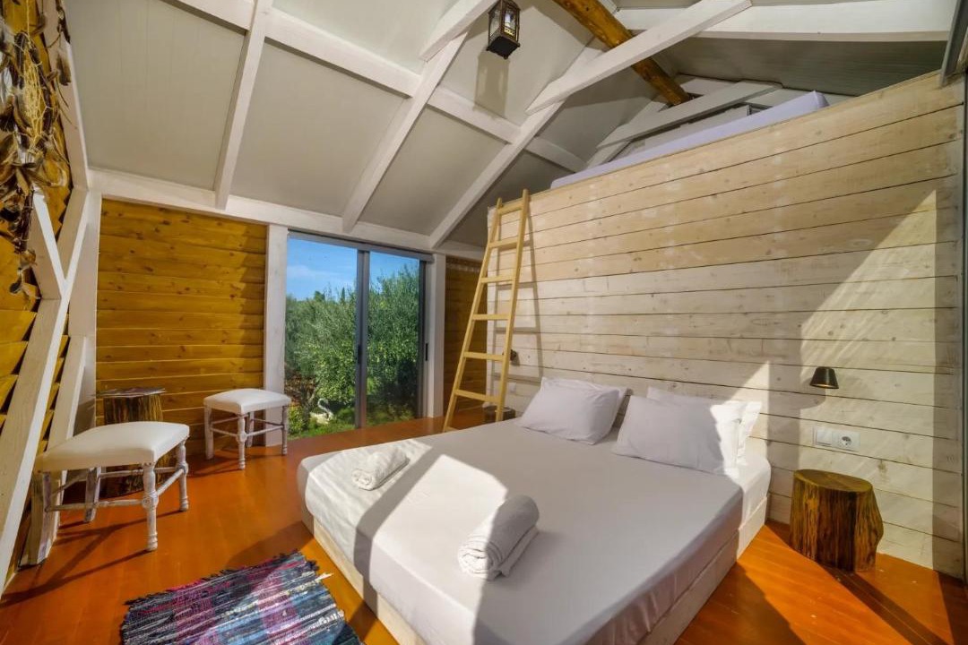 Photo of Bedroom in Neromilos