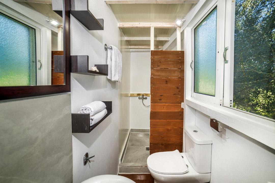 Photo of Bathroom in Neromilos