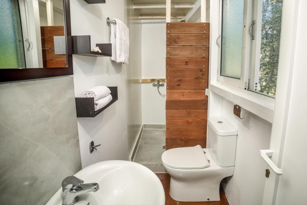 Photo of Bathroom in Neromilos