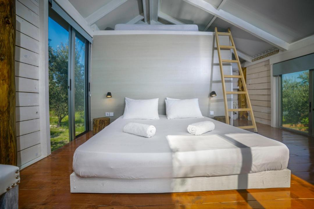 Photo of Bedroom in Neromilos