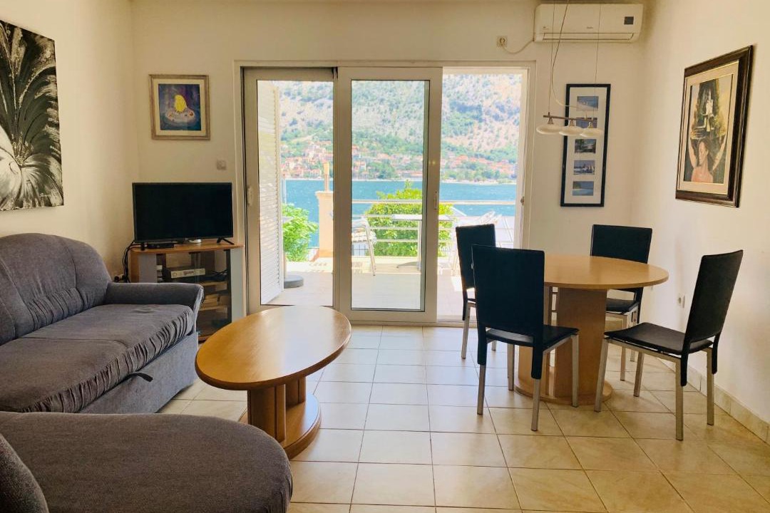 Photo of Livingroom in Kotor