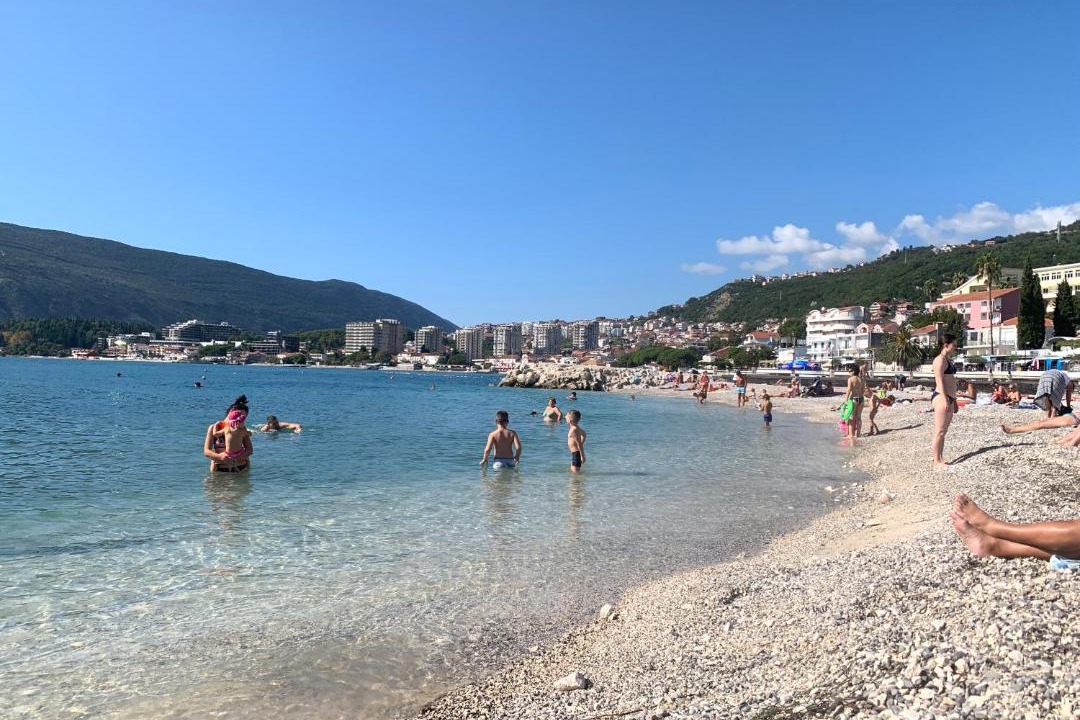 Photo of Human In Picture in Topla