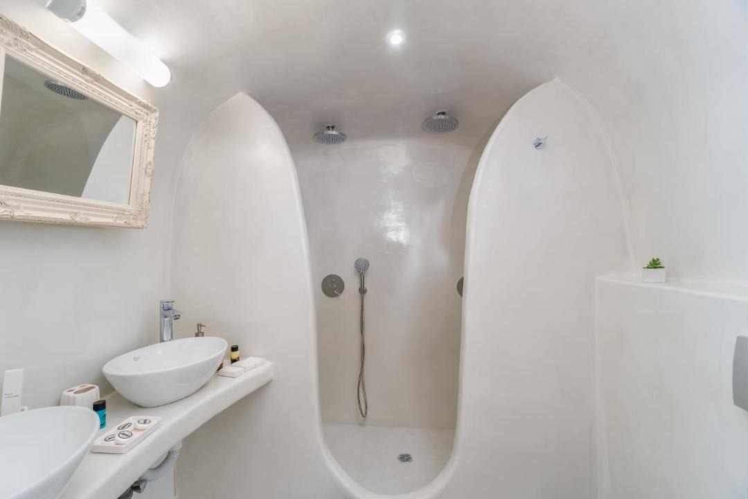 Photo of Bathroom in Fira