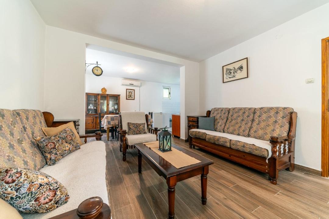 Photo of Livingroom in Karuc