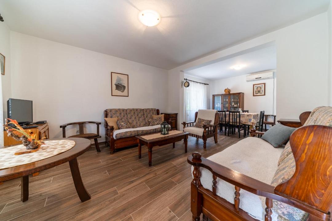 Photo of Livingroom in Karuc