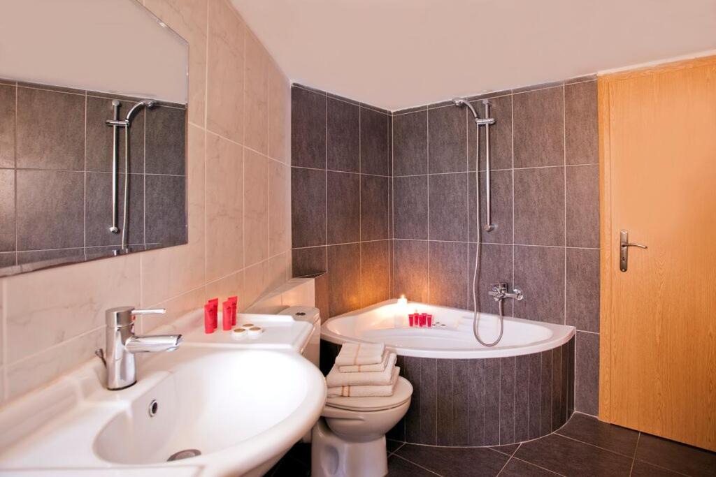 Photo of Bathroom in Tolo