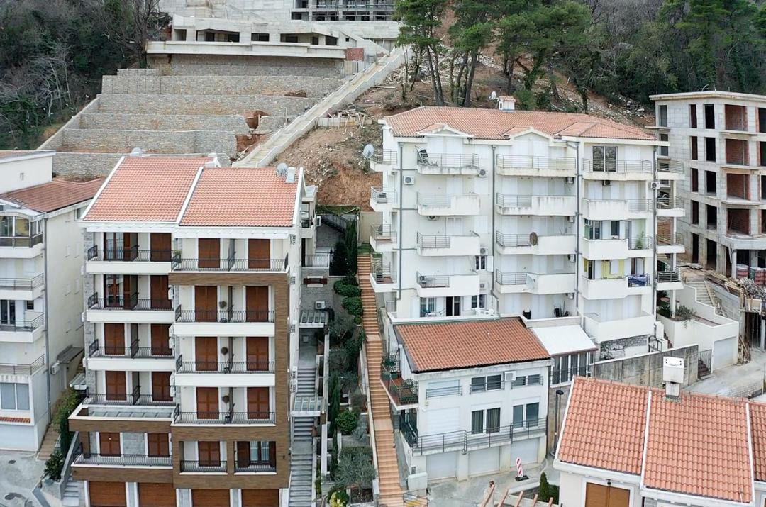 Photo of Buildings in Babin do