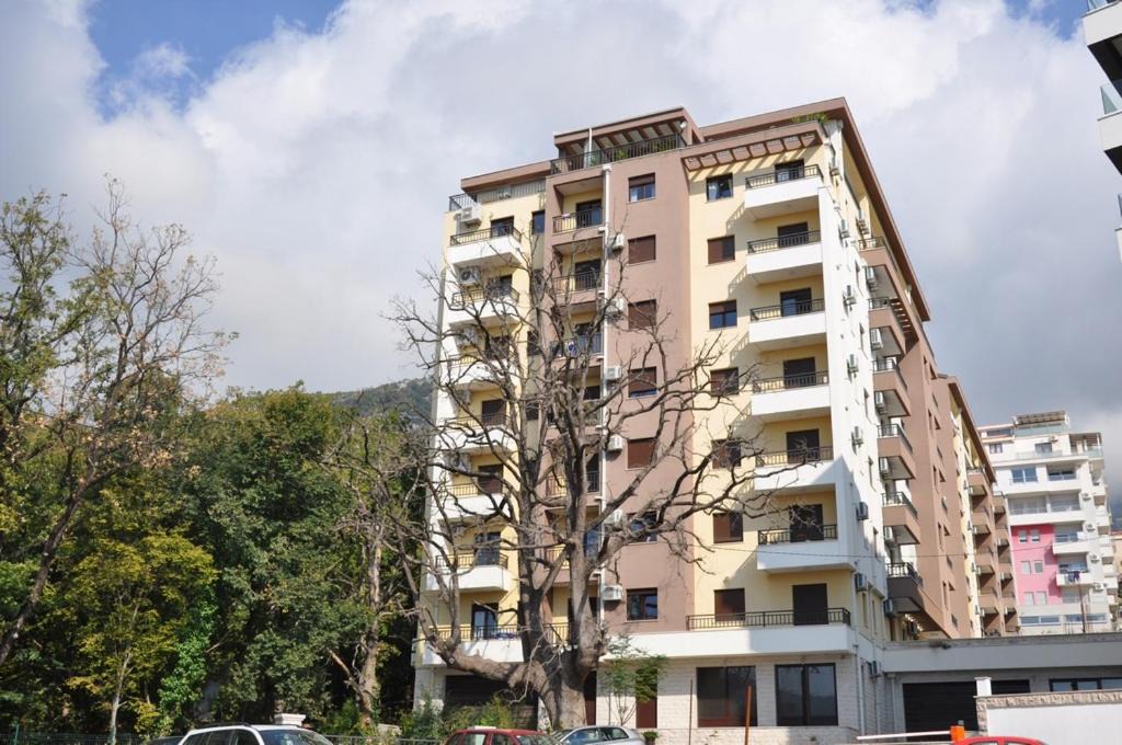 Photo of Buildings in Podmaine