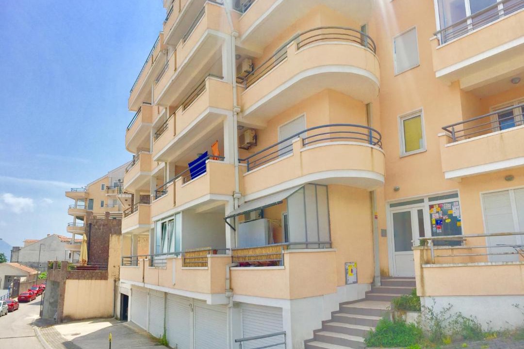 Photo of Buildings in Babin do