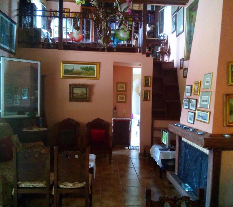 Photo of Livingroom in Oichalia