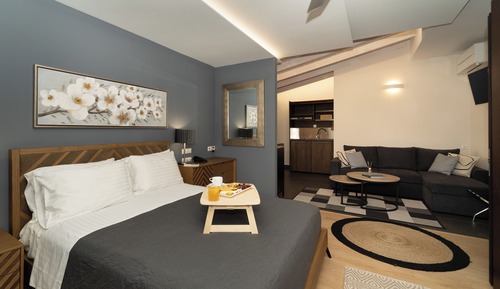 Junior Studio Suite