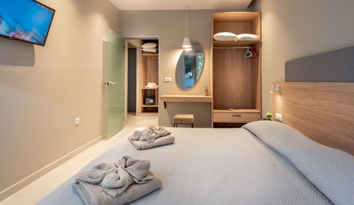 One bedroom junior suite (On level)