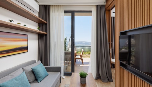 Deluxe Suite, Garden View