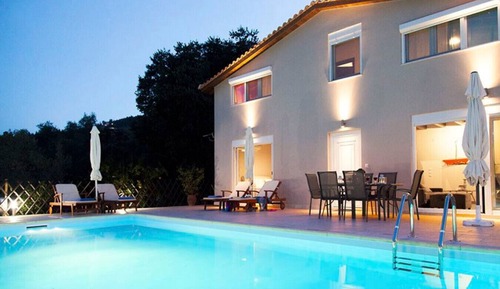 Villa, Smoking