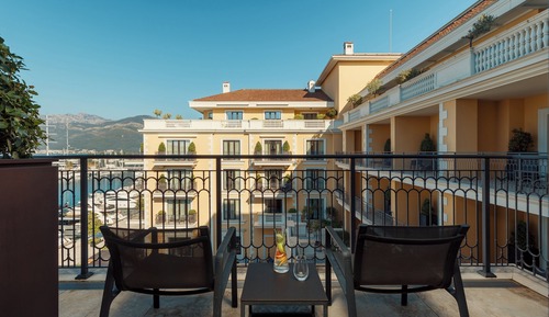 Premium Room, 1 King Bed, Balcony, Partial Sea View