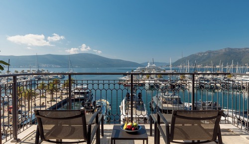 Studio Suite, 1 King Bed, Balcony, Sea View