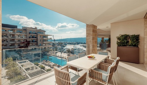 Suite, 2 Bedrooms, Pool View