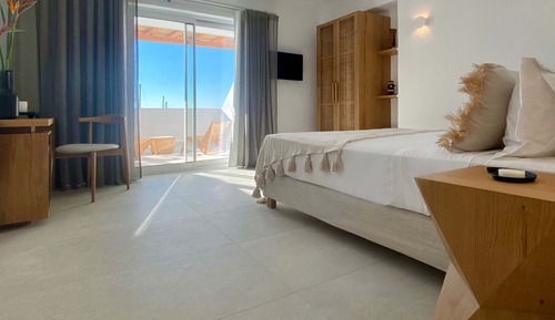 Deluxe Suite with Sea View