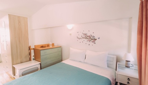 Family House, 2 Bedrooms, 2 Bathrooms, Mountainside (Yiannis' Maizonette Ancient Olympia)