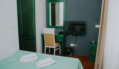 Single Room, Mountain View