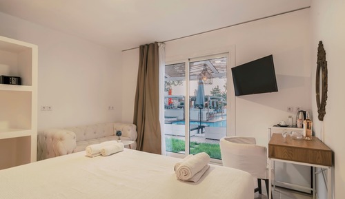 Junior Suite | Pool View