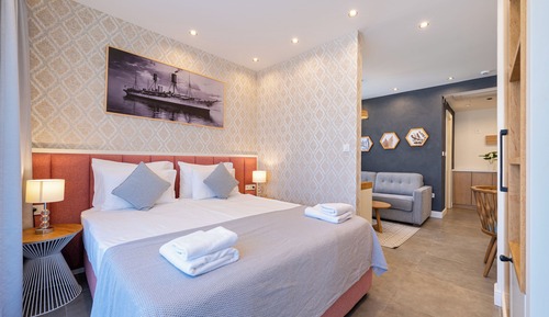 Family Room, 1 Queen Bed with Sofa bed
