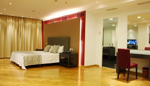 Suite (Semi-basement)