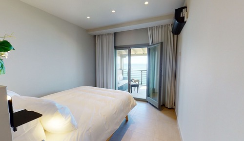 Senior Apartment, Balcony, Executive Level