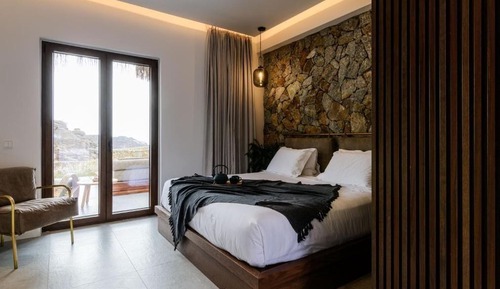 Deluxe Suite with sea view and private pool