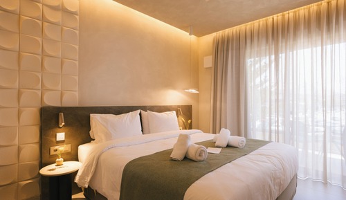 Deluxe Room with Side Sea View
