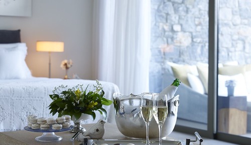 Honeymoon Suite