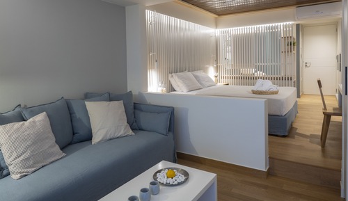 Junior Suite with Shared Pool and Sea view