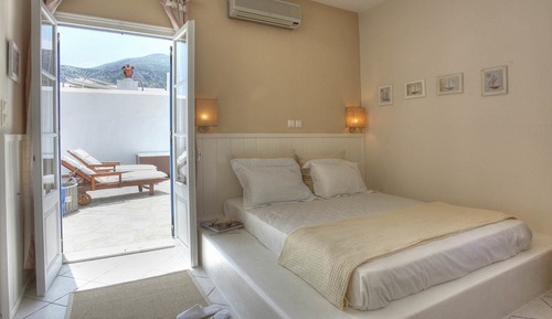 Superior Room, Jetted Tub