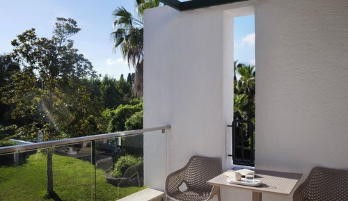 Bungalow, Garden View
