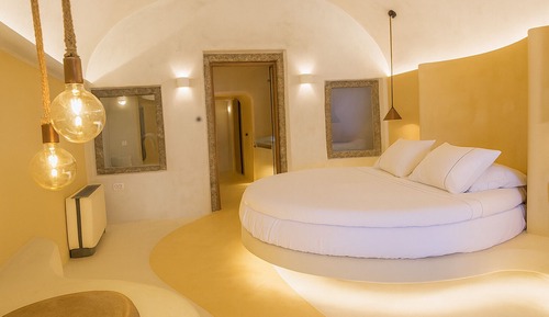 4 Deluxe Cliff Cave Suite (Indoor Massage Pool)