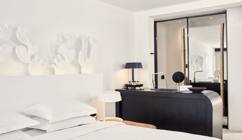 Executive Suite, Private Pool