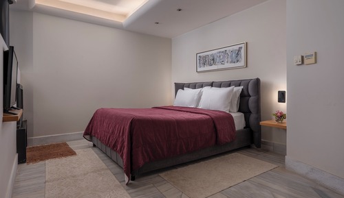 Valeni Grand Suite with Indoor Jacuzzi and Panoramic View
