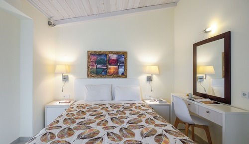 Deluxe Apartment, Partial Sea View