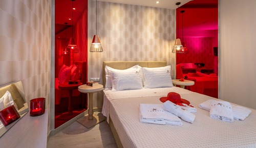 Deluxe Suite (204)