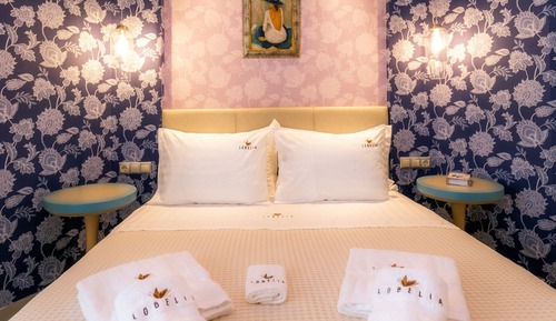 Deluxe Suite (203)