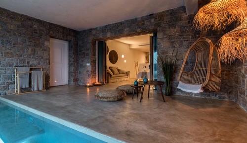 Deluxe Suite with Private Heated Pool & Bay View