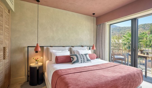 One Bedroom Suite Land View