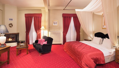 Suite, Fireplace, Mountain View